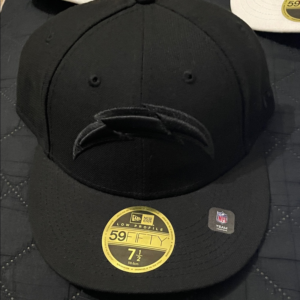 New Era Black 59FIFTY Cap with Los Angeles chargers logo Accents
